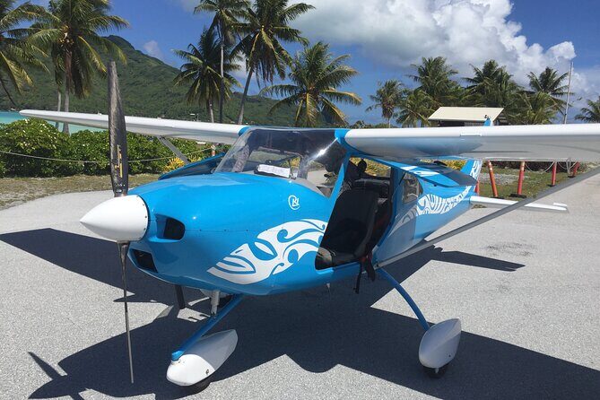 Bora Bora 30-minute Private Flight in a Light Aircraft - Flying the circuit: reef, lagoon colors, hotels, and coconut-palmed beaches
