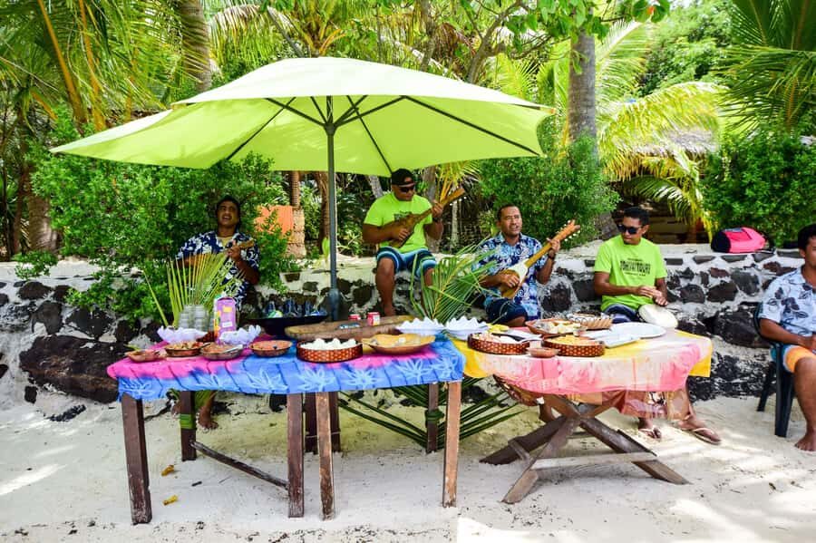 Bora Bora: 4x4 Safari with Snorkelling Combo Tour - Vavau 4x4 island touring: lookout points, Faanui valley, and WWII guns