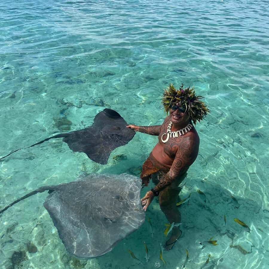 Bora Bora: Blue Lagoon Cruise, Snorkeling and Lunch . - The Motu Lunch Detail: Food in a Lagoon Setting