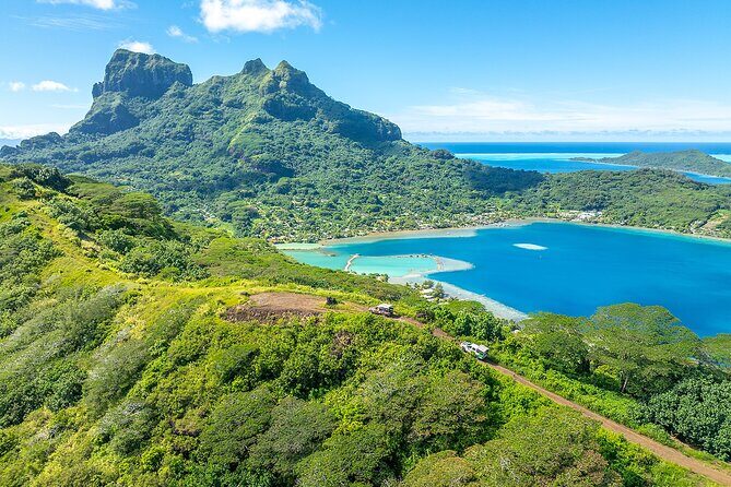 Full Day Combo 4X4 Adventure Tour & Motu FANFAN Pass with Buffet - Stop 4: Bora Bora Stories, Fruit Tasting, and Pareos Time