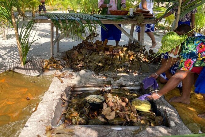 Lagoon Snorkeling Tour with Tahitian Oven Lunch in Bora Bora - What makes the guide experience different