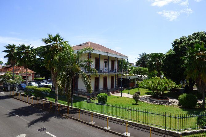 Papeete Walking Tour - Tahiti - A 2-hour Papeete primer with shade help built in