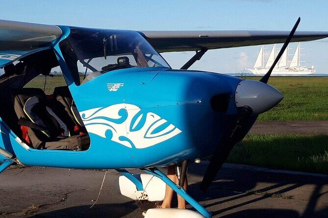 Private 30-minute flight downwind of Huahine - Your 30 minutes: what you’ll see above Huahine