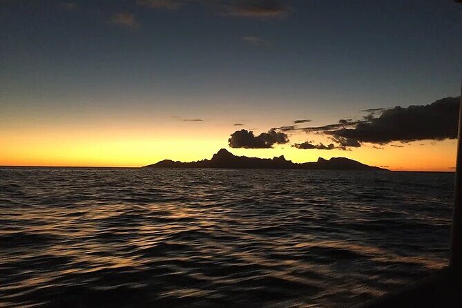Private and Local Sunset Cruise in Tahiti - Private-group comfort: what that means in real life