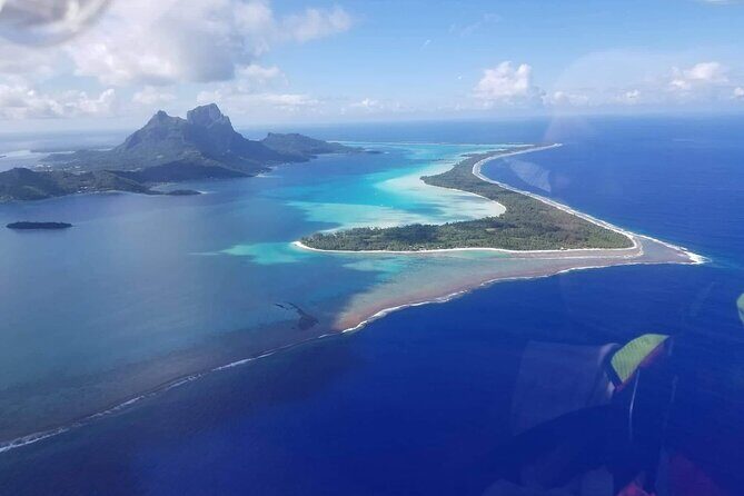 Private flight, in a light plane over the Polynesian motus from Raiatea - Weather and timing: the main reason this isn’t plug-and-play