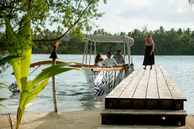 Private Full-Day Lagoon Adventure in Bora Bora with BBQ Lunch - Stop Two: Shallow-Water Stingray Time (And How to Handle It)