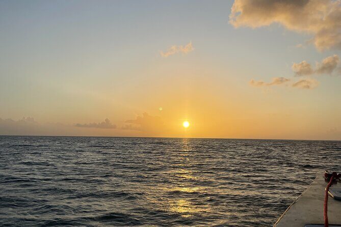 Private sunset cruise in Bora Bora - Drinks and snacks: included comfort, with a couple limits