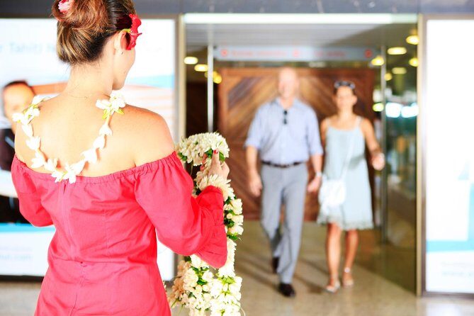 Private Transfer: Tahiti Airport to Hotel or Cruise Port - First Contact at PPT: Arrivals Lounge Meet-and-Go