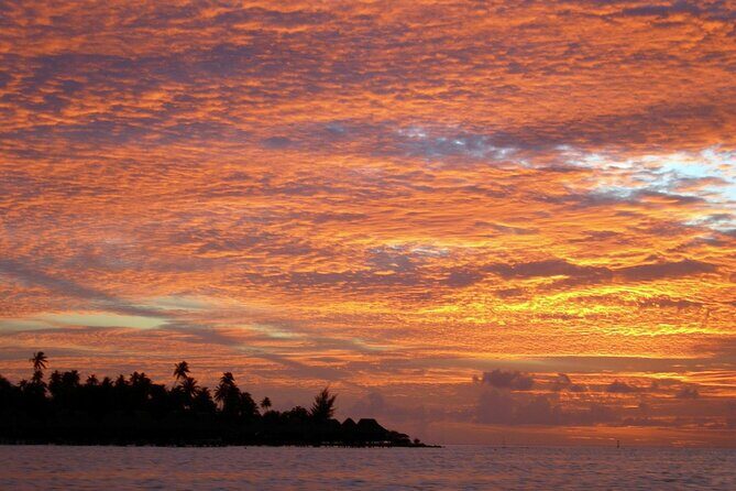 Reef Discovery Private Sunset Cruise in Bora-Bora - Dress code: relaxed works, but flat shoes save you