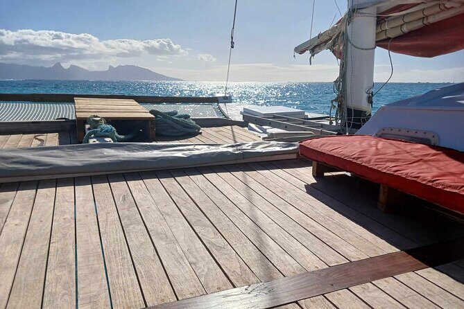 Sunset sailing trip on the Lagoon of Tahiti - Snacking like a local: what’s included on the water