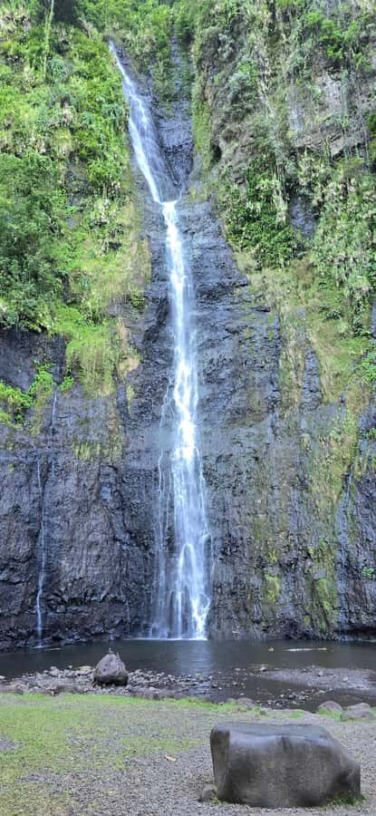 Tahiti: Private Half Day Culture and Nature Highlights Tour - Stop 3: Taharuu black sand beach and the ocean’s power