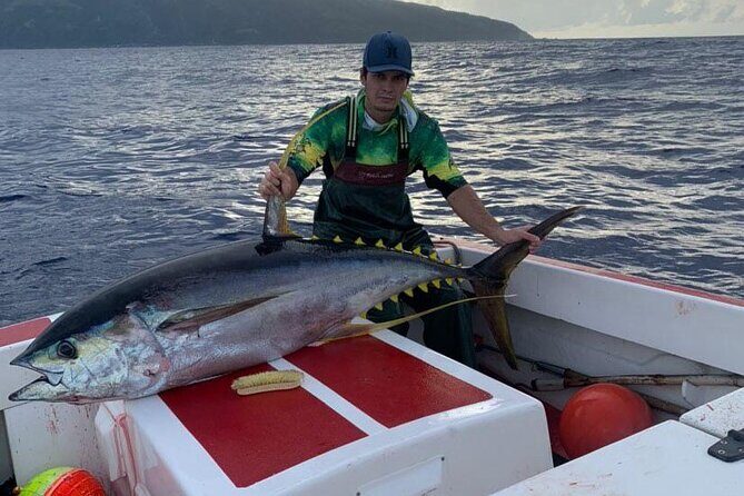 Wholesale Fishing in Poti Marara at Tahiti Teahupoo Peninsula - Onboard comfort, included drinks, and the “don’t overthink it” vibe